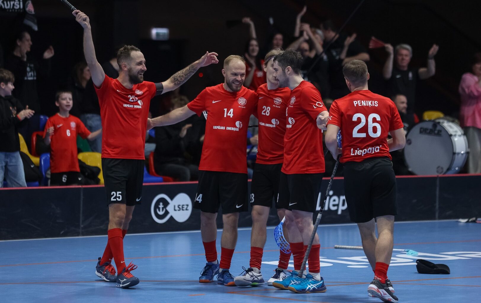 Latvijas Florbola savienība » LV » 2024/2025 » Jaunumi » "Kurši" uzvar ādažniekus un panāk viņus turnīra tabulā