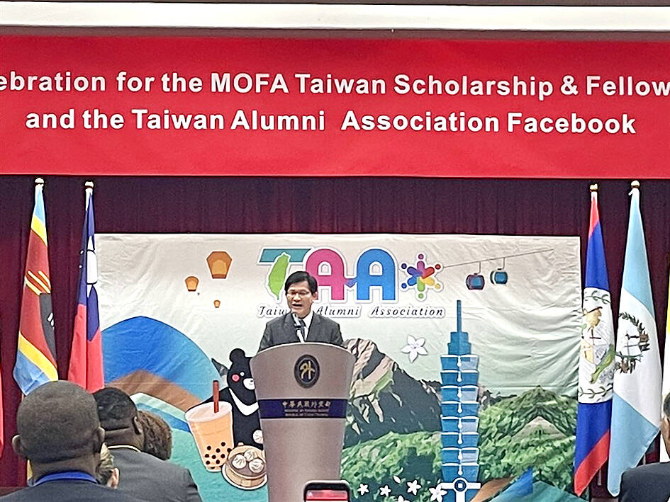 Foreign minister announces increase in Taiwan Fellowships