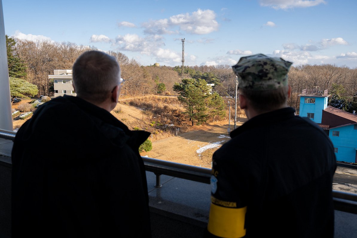 President Rinkēvičs visits border zone in Korea / Article