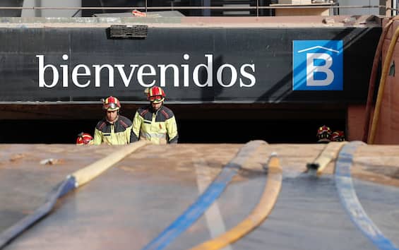 Alluvione Spagna, a Valencia 222 morti, allagamenti a Barcellona: ultime notizie di oggi. DIRETTA