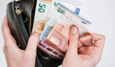 Survey: some Latvians take out loans to pay bills