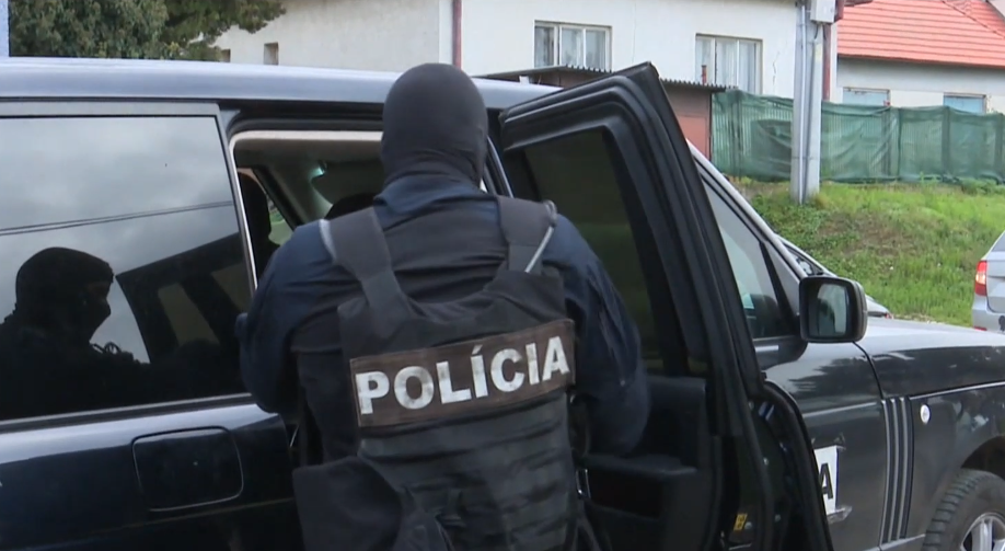 Muž podozrivý z prípravy teroristického útoku je na slobode