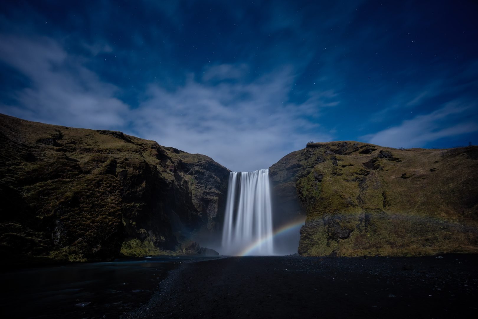 I dropped my camera into the ocean in Iceland. Let me share my lessons skogafoss night