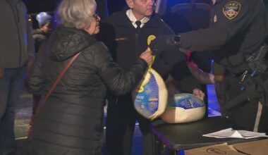 Local business, St. Charles County Police team up to feed families for Thanksgiving