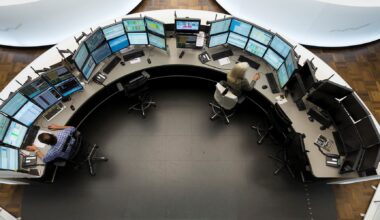 Europe close: Stocks rise as Sweden and UK cut interest rates