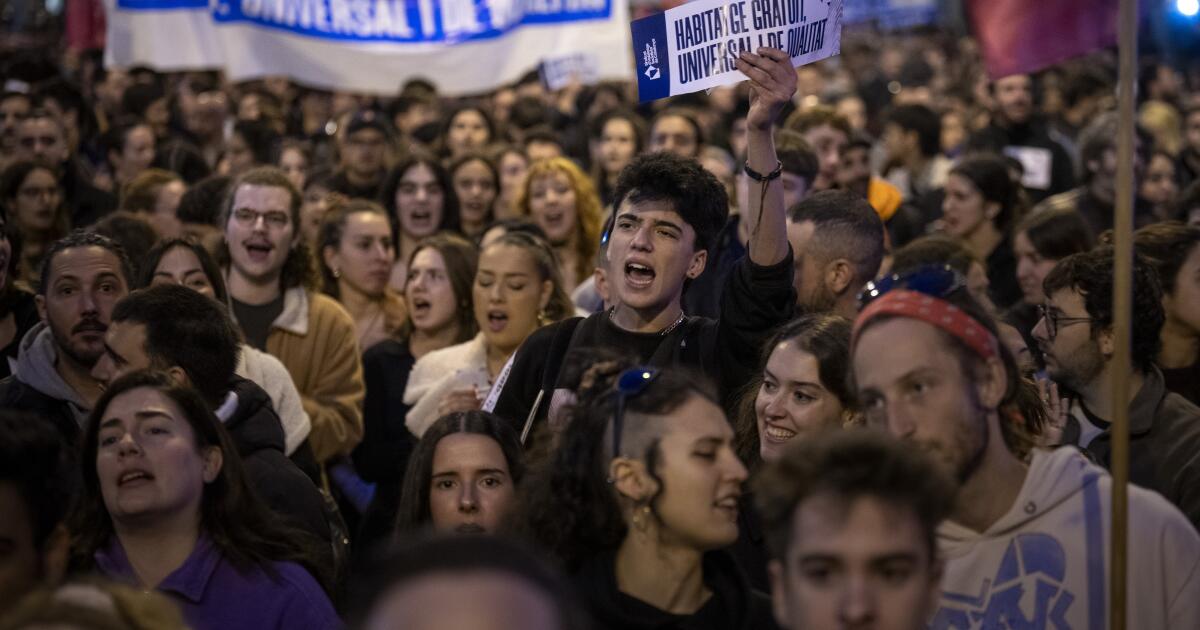 Thousands in Barcelona, Spain, protest high rents, housing crunch