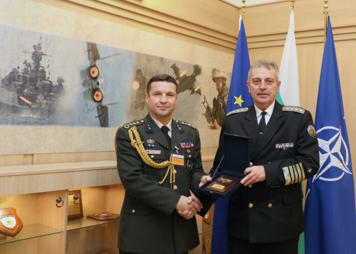 Мурат Паяс и адмирал Емил Ефтимов Мурат Паяс и адмирал Емил Ефтимов