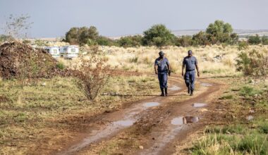 South African government says it won't help 4,000 illegal miners inside a closed mine