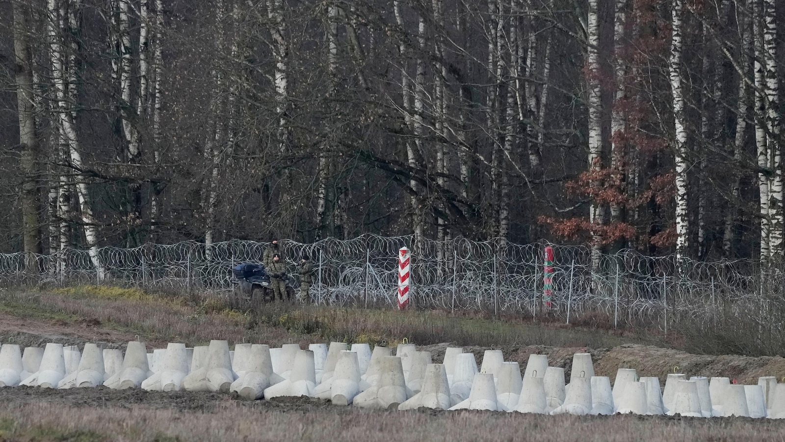 Poland's prime minister visits defensive fortifications on border with Russia