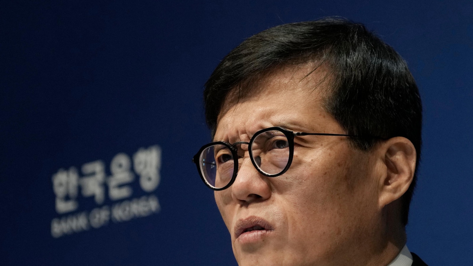 South Korea's central bank cuts key interest rate to nurse a slower economy