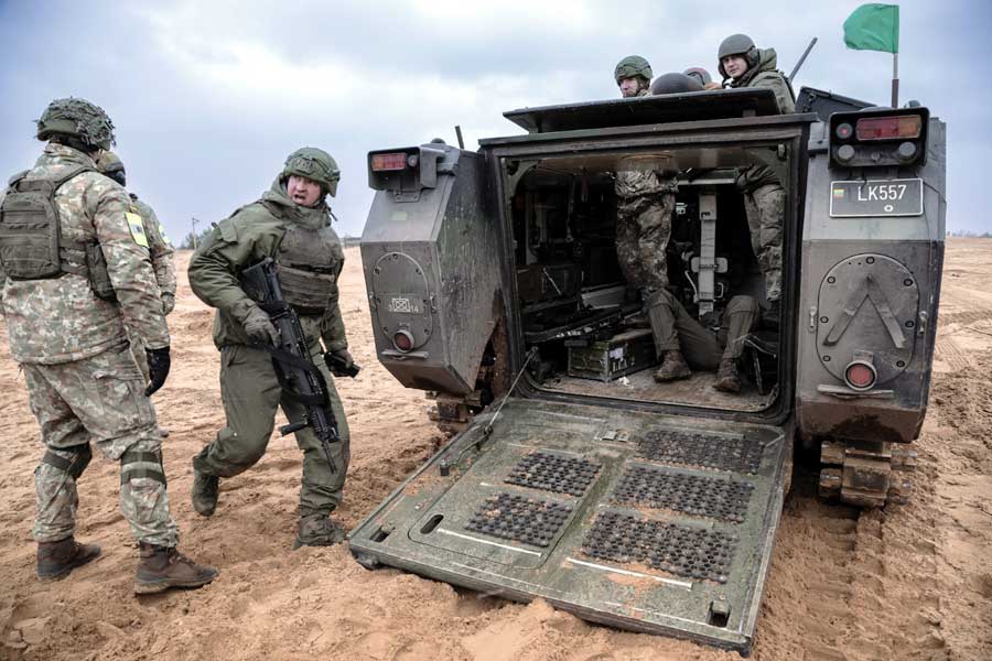 Training Ukrainian Army Squad Leaders in Lithuania
