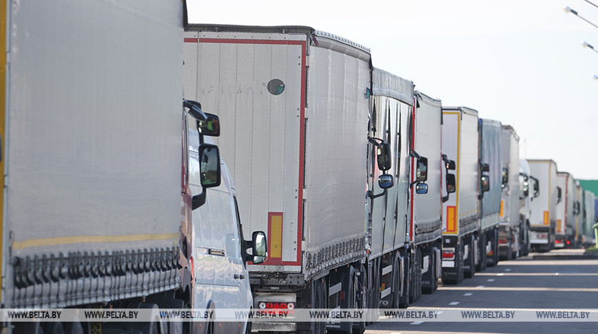Some 550 trucks queuing up at Belarusian border to enter Latvia