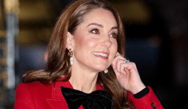 Kate Middleton rocks low-slung belted jeans for Christmas shopping with Carole Middleton