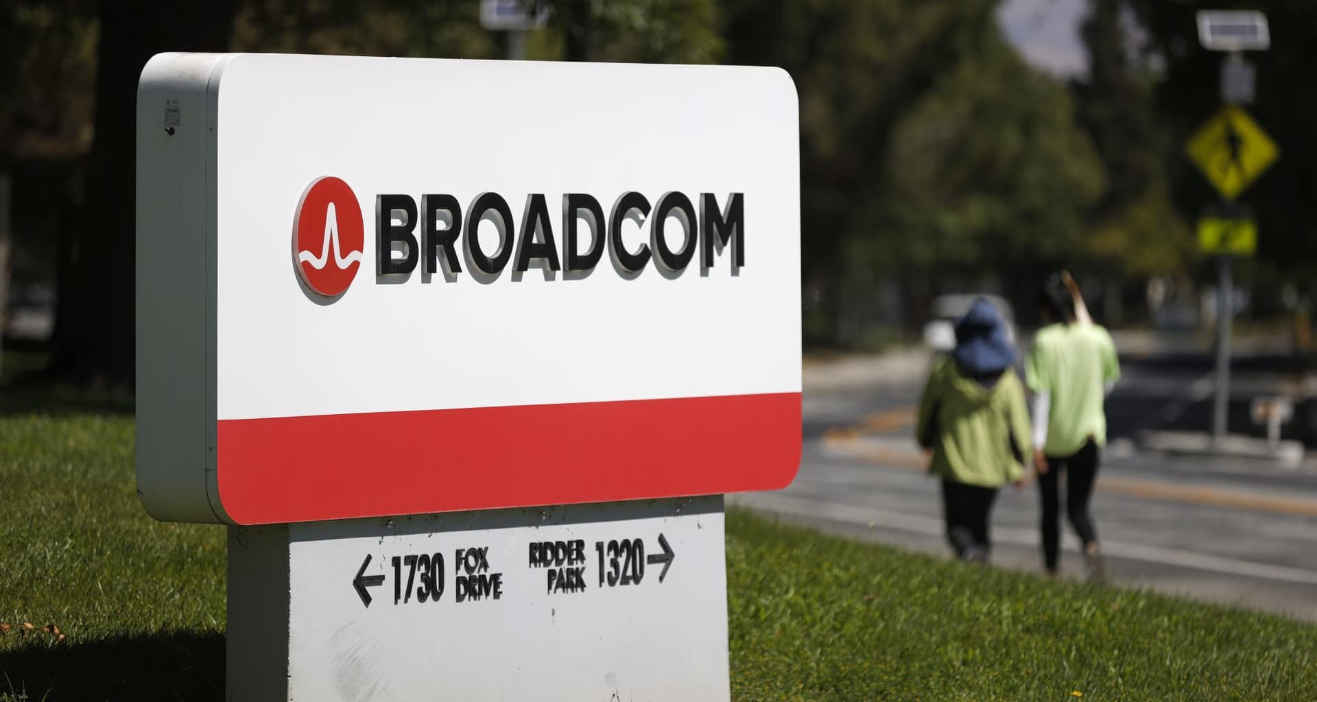 AI chipmaker Broadcom shares soar 14% despite mixed quarterly results — here's why