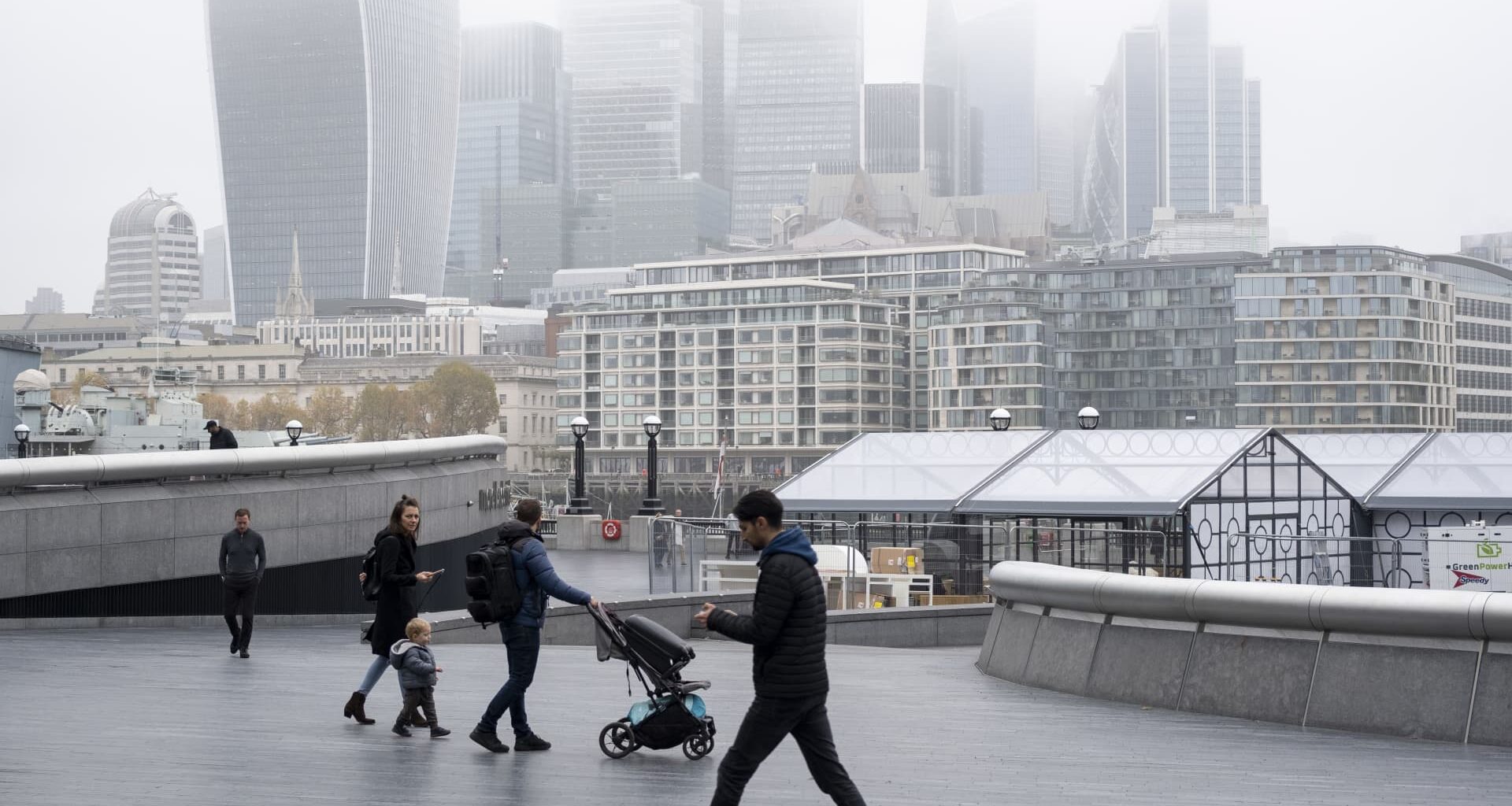UK economy shrinks by 0.1% in October
