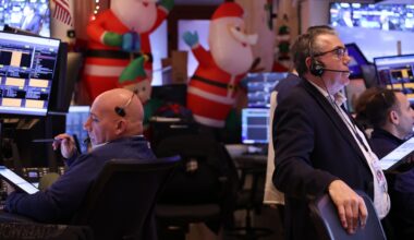 Dow dips more than 100 points, falling for the first time in 5 sessions: Live updates