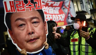 South Korea’s ex-defense minister attempts suicide, president's office raided
