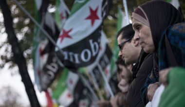 Austria offers Syrians €1,000 'return bonus' as Europe suspends asylum claims