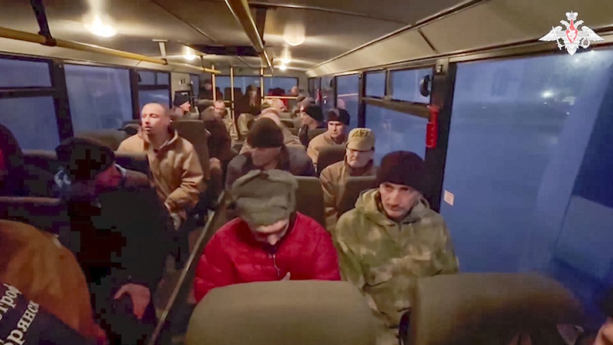 La Russie et l'Ukraine échangent des centaines de prisonniers de guerre