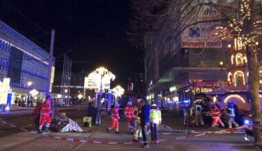 Autó hajtott a tömegbe a magdeburgi karácsonyi vásáron, legalább ketten meghaltak