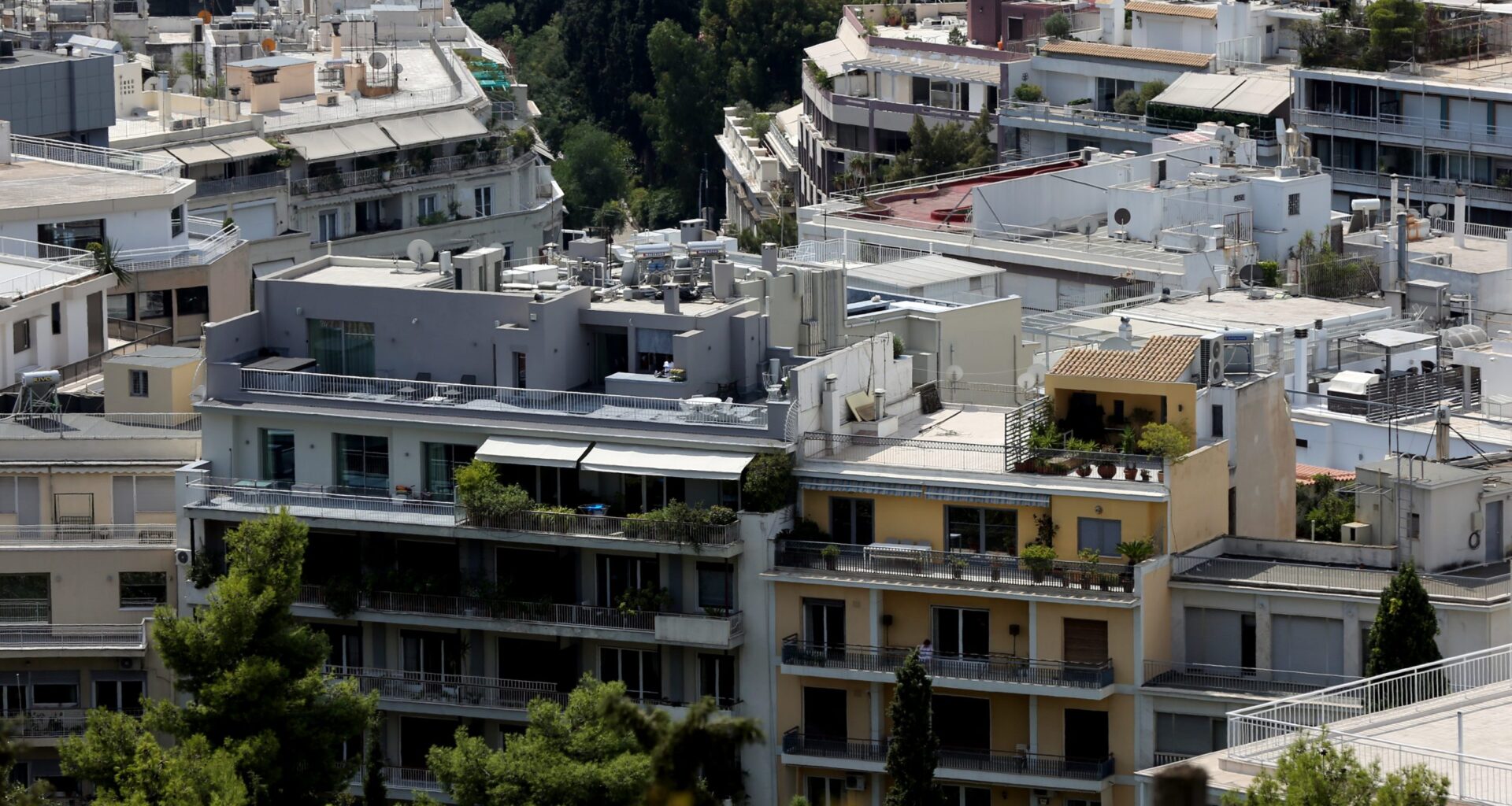 Housing Crisis in Greece Sees Families with €800 Monthly Salary Reeling