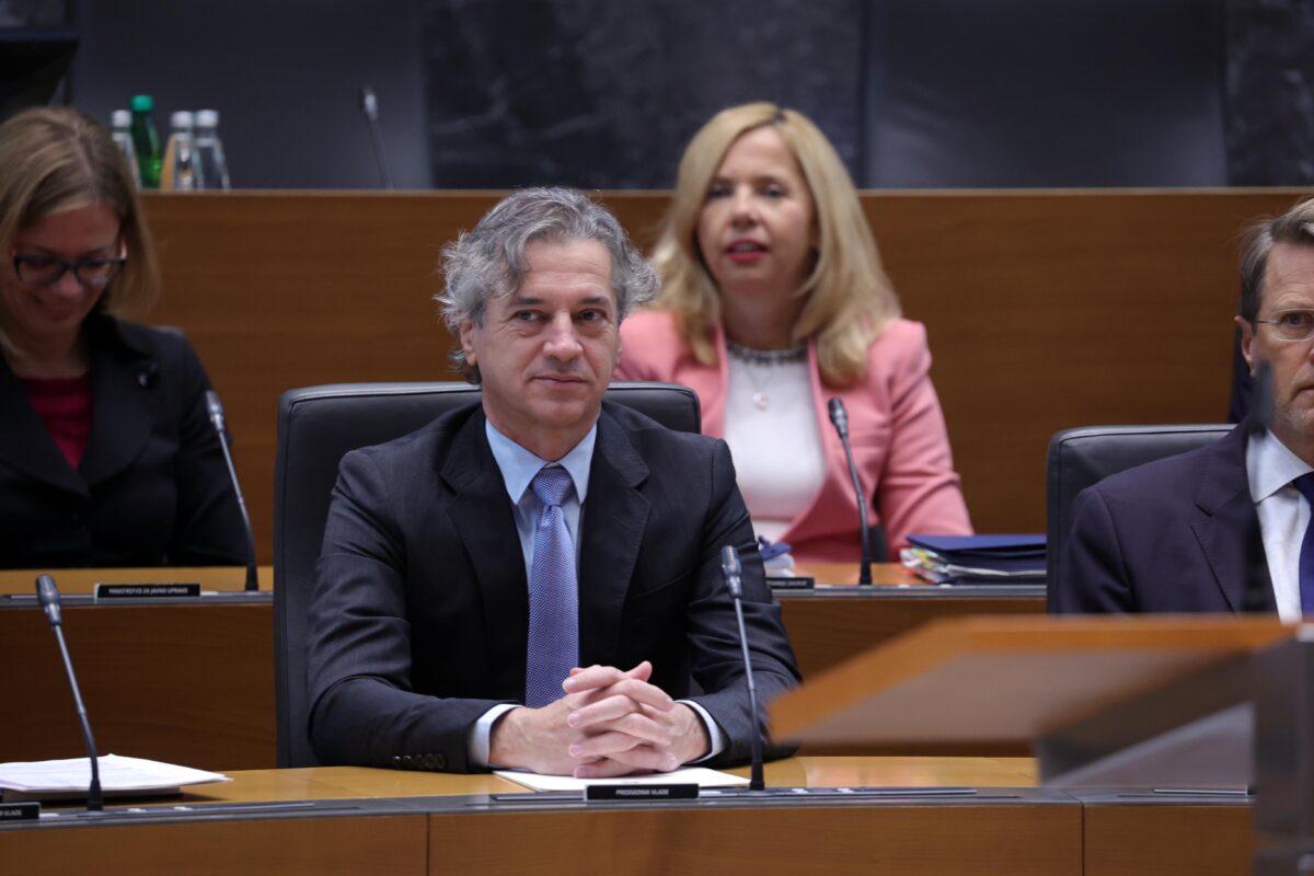 Premier Robert Golob v sredo pred KPK. Koga bo še zaslišala komisija?