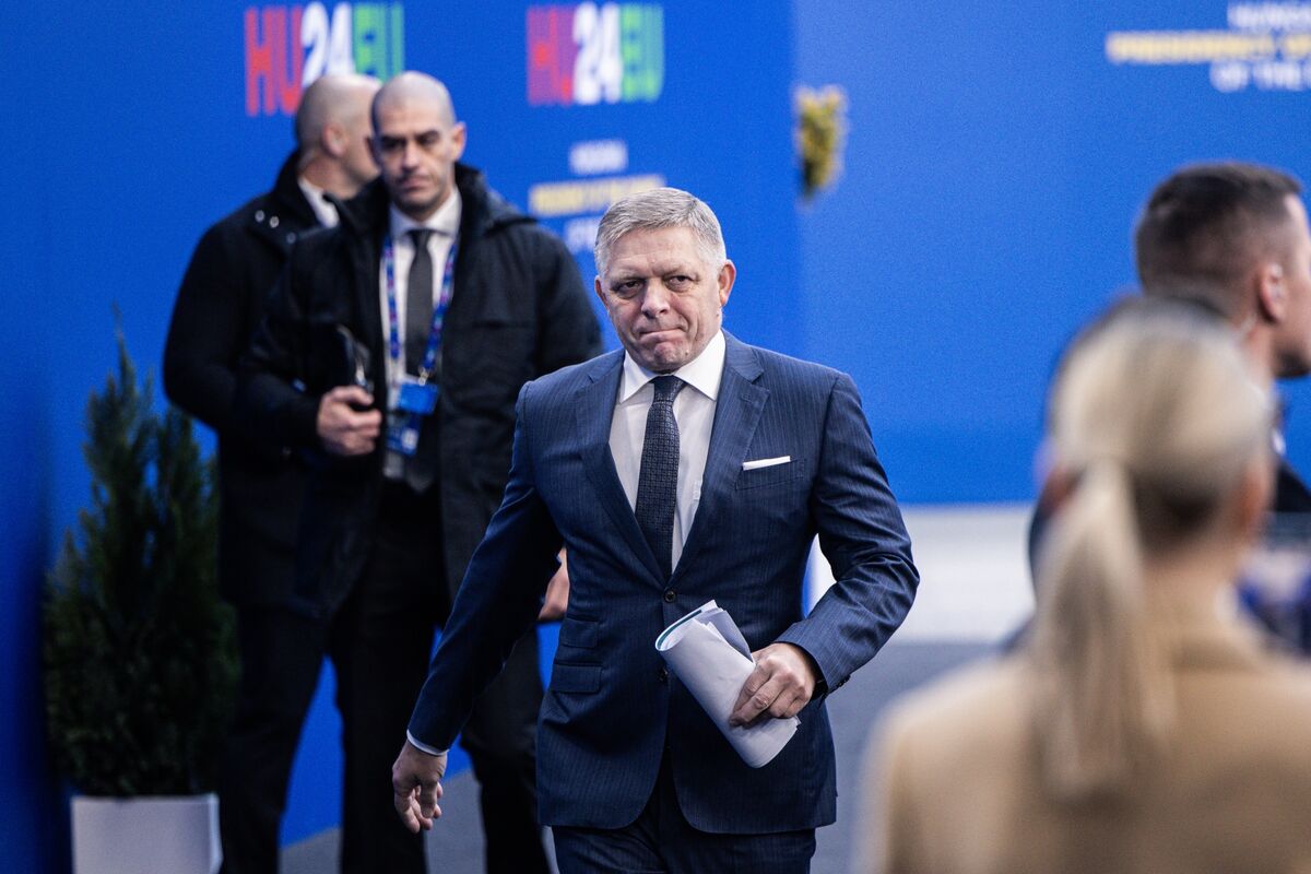 Slovakia’s Fico to Join Putin for WWII Celebrations in Moscow
