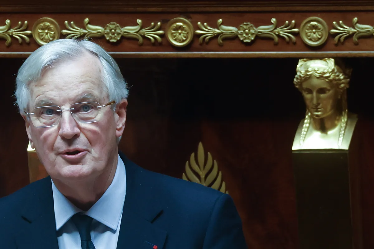 Francia se asoma de nuevo al abismo político, con el Gobierno en vilo - El Mundo