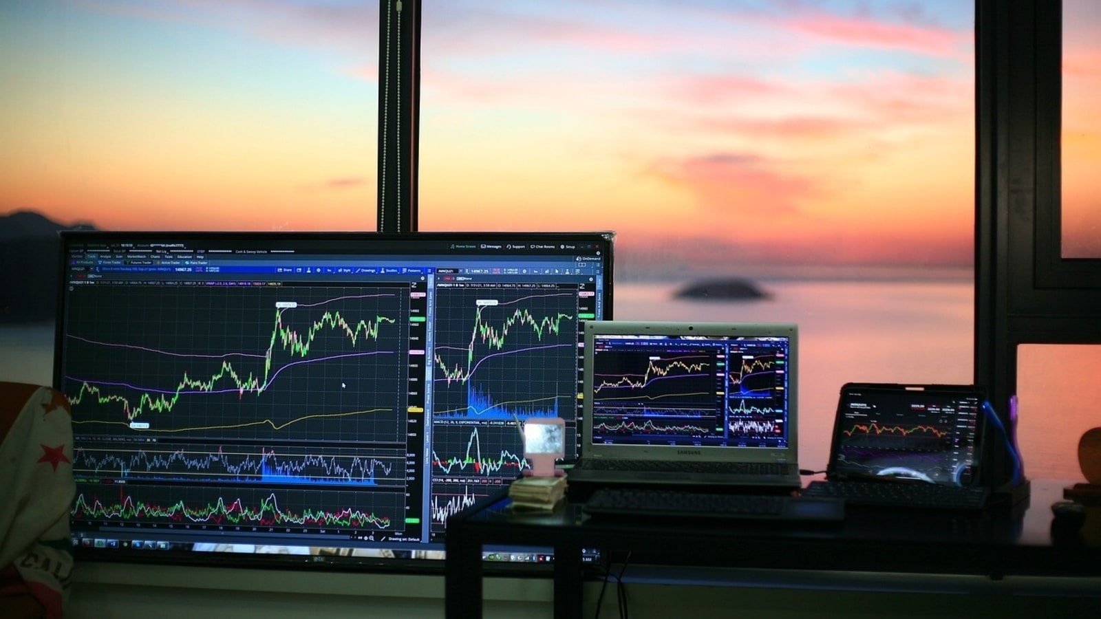 US stocks surge on Fed rate cut hopes, ignoring France, South Korea's political crises