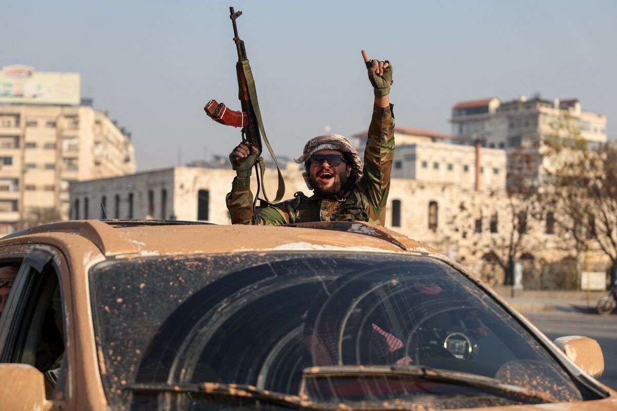 Iran Starts Evacuating Top Commanders From Syria, NYT Reports