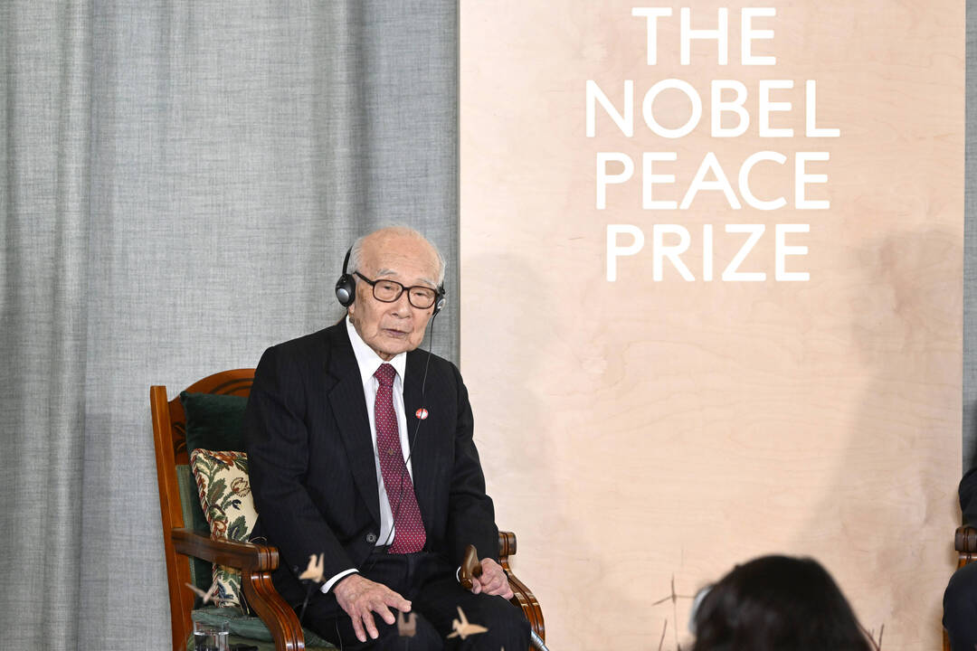 Terumi Tanaka, représentant le groupe Nihon Hidankyo, lauréat du prix Nobel de la paix 2024, assiste à la conférence du prix Nobel de la paix 2024 à la veille de la cérémonie de remise du prix Nobel de la paix, le 9 décembre 2024. — © IMAGO/PAUL TREADWAY / IMAGO/UPI Photo