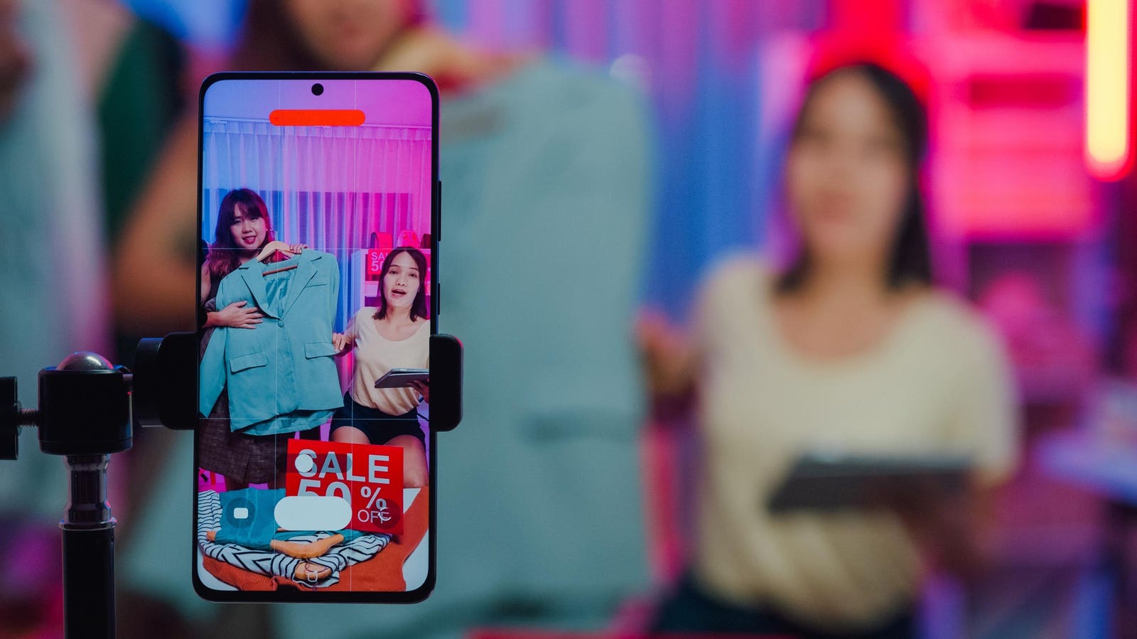 How Influencers And AI Are Shaping Holiday Spending