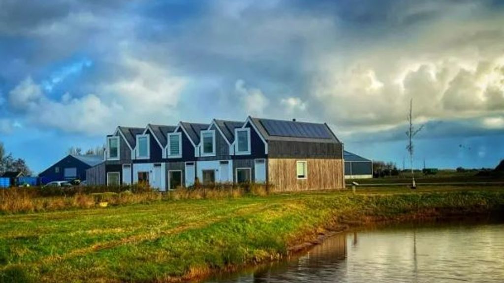 Duurzame 'vissershuisjes' op Texel na vijf jaar weer tegen de vlakte