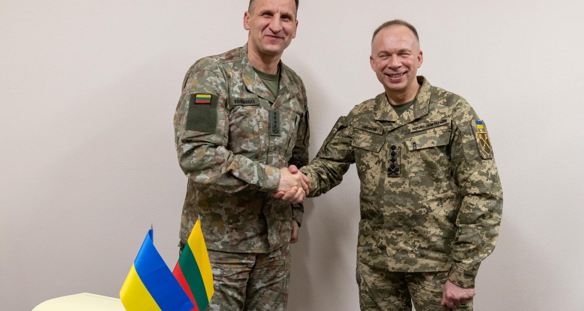 „su Syrskiu esu Ukrainoje netoli fronto...“ Ūžia visa Lietuva (Foto, Video) :: Karyba :: www.technologijos.lt
