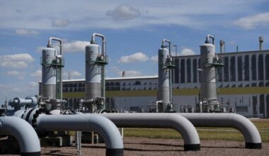 European gas futures fall as Slovakia pushes for continued supply through Ukraine