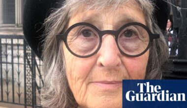 Elderly activist to spend Christmas in prison because tag does not fit