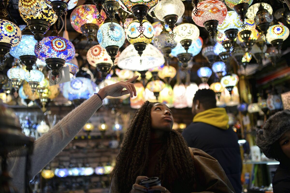 Viral Dubai Chocolate Strawberry Cup Boosts Christmas Market Economy