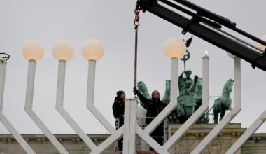 Größter Chanukka-Leuchter Europas in Berlin eingeweiht