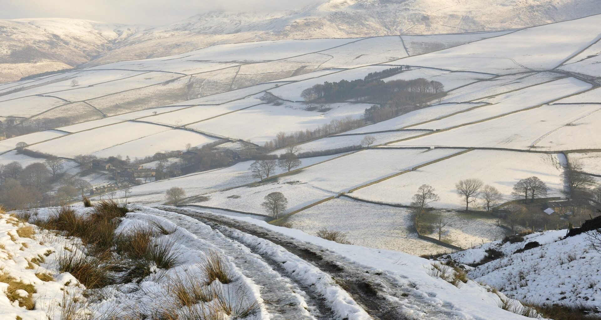 UK weather: Maps show snow falling over Britain in just days - with a -2C New Year's chill on the way