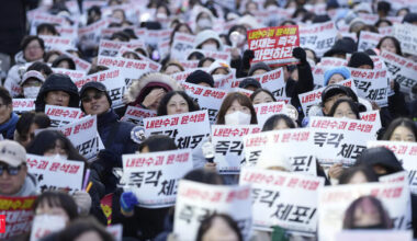 Political turmoil shakes South Korea's economy