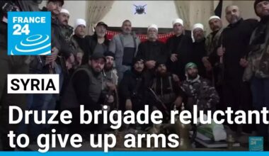 Syrian Druze brigade reluctant to give up arms in uncertain times • FRANCE 24 English