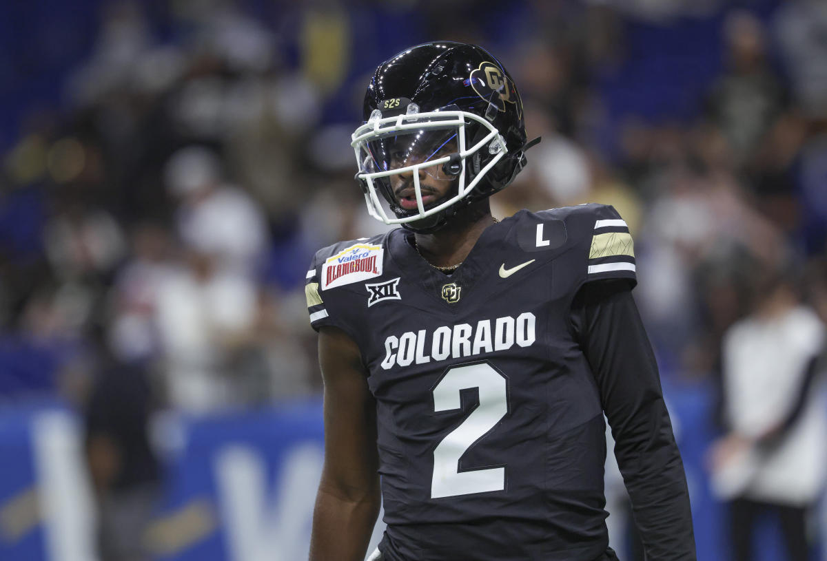 Shedeur Sanders seemingly taps himself as No. 1 NFL Draft pick with New York Giants cleats