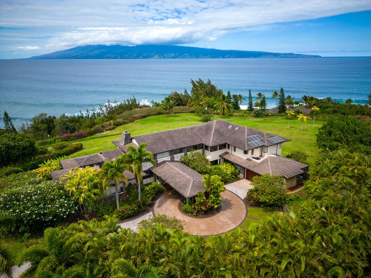 A $16.5 Million Hawaiian Estate Completely Powered By Solar Energy