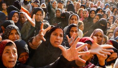 People walk miles searching for bread amid Gaza’s war shortages | Israel-Palestine conflict News