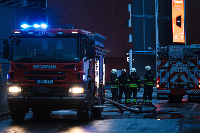 Põhja-Tallinnas hukkus tulekahjus kaks inimest, kaks päästjat sai raskelt viga | Eesti