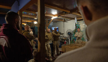 Defense minister visits Estonian troops serving in Iraq | News