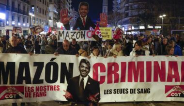 Une importante manifestation à Valence pour dénoncer la gestion des inondations - rts.ch
