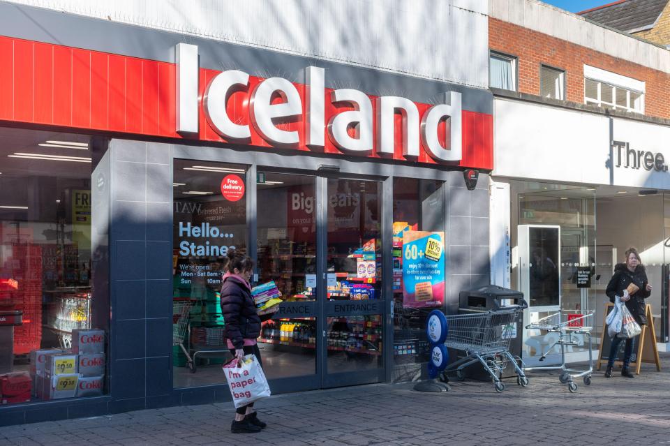 2N5D2DJ Iceland freezer food shop front on the High Street in Staines-upon-Thames town centre with shoppers, Surrey, England, UK