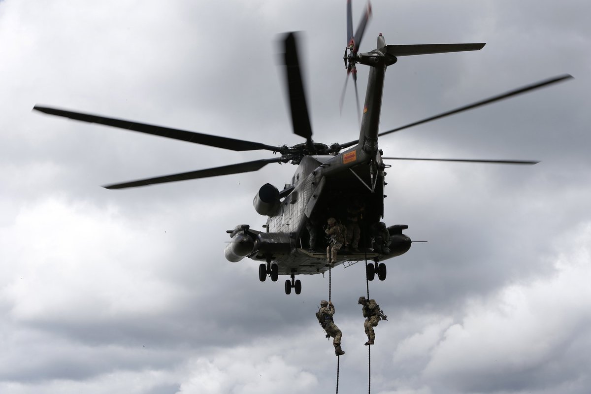 Vene laev tulistas Saksa sõjaväe helikopteri suunas signaalrakette