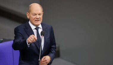 Germany's Scholz tells Ukrainian refugees to find work or go back